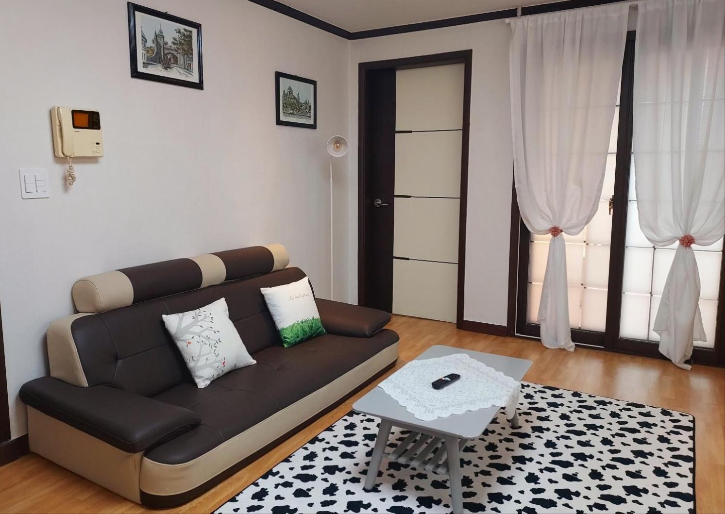 Tarot 2 House Camp Humphreys 워킹게이트 도보10분